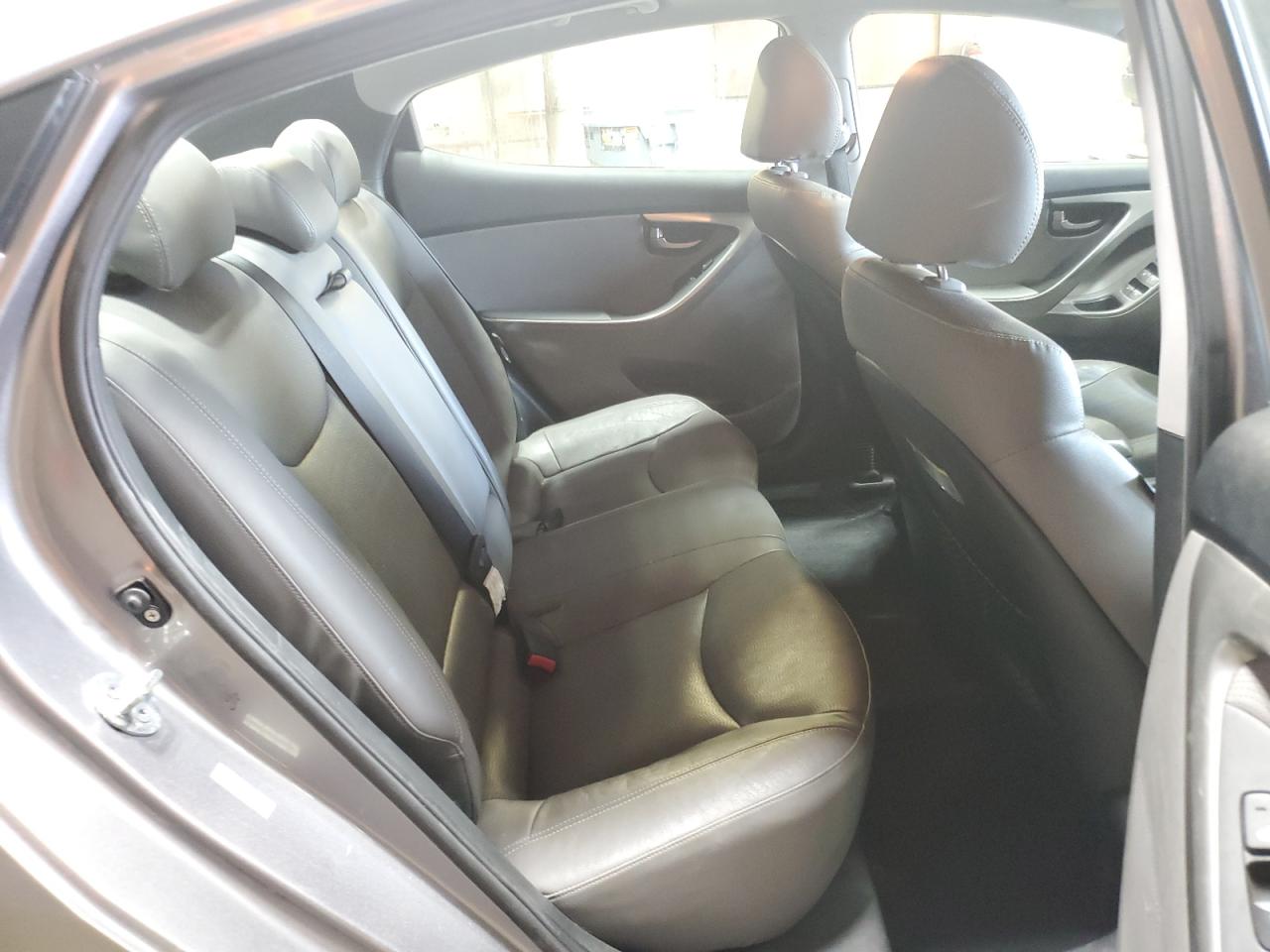 2012 Hyundai Elantra - Image 10