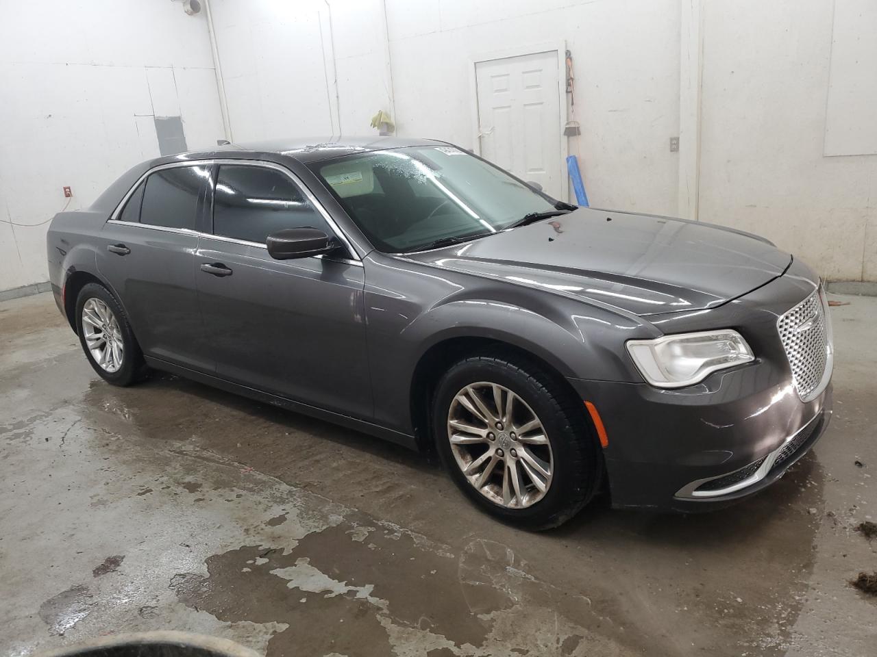 2017 Chrysler 300 - Image 4