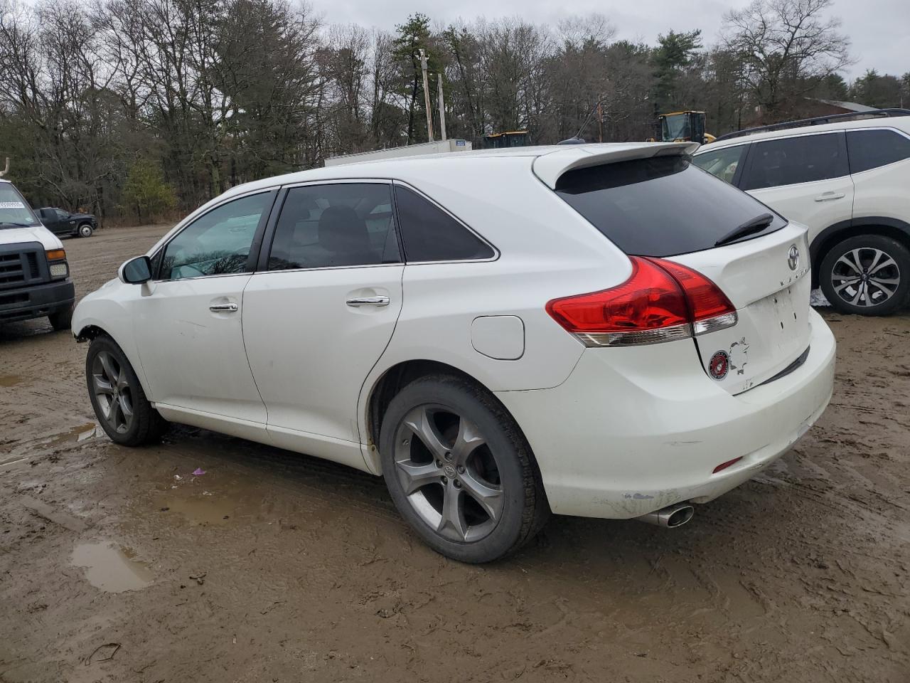 2010 Toyota Venza - Image 2