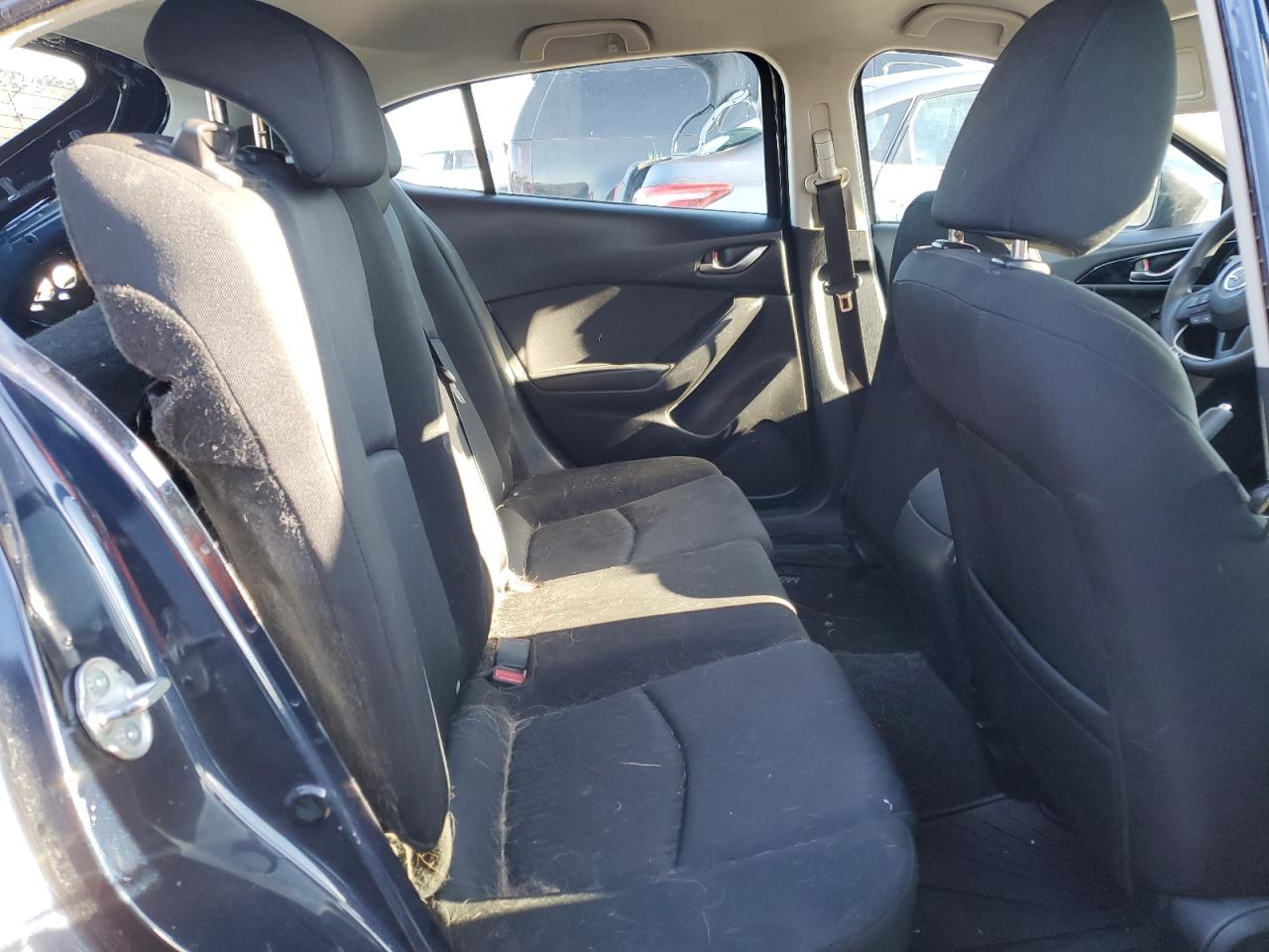 2016 Mazda 3 - Image 10