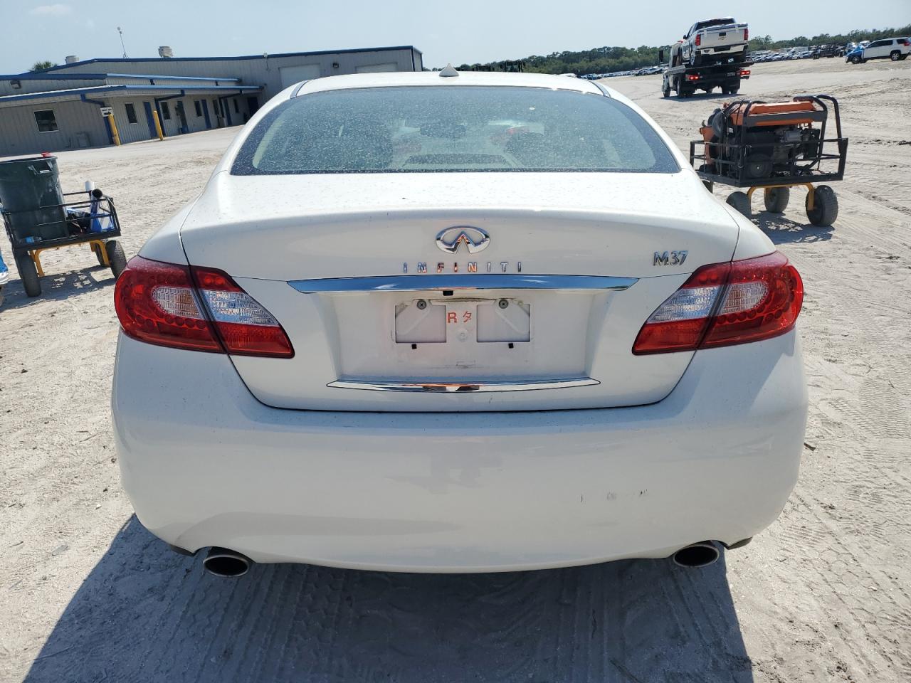 2012 Infiniti M - Image 6