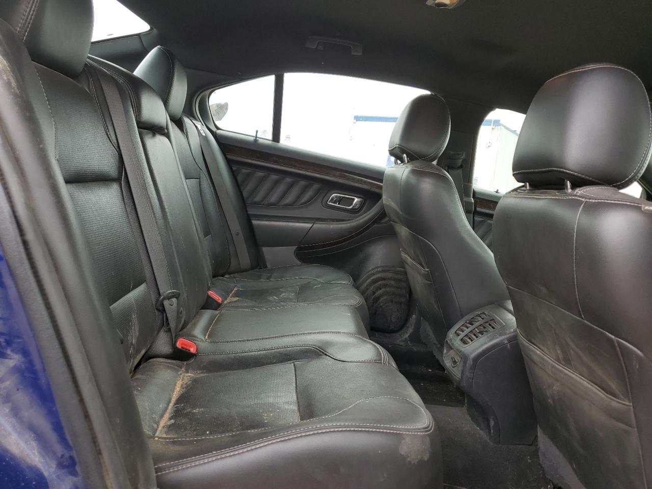 2015 Ford Taurus - Image 10