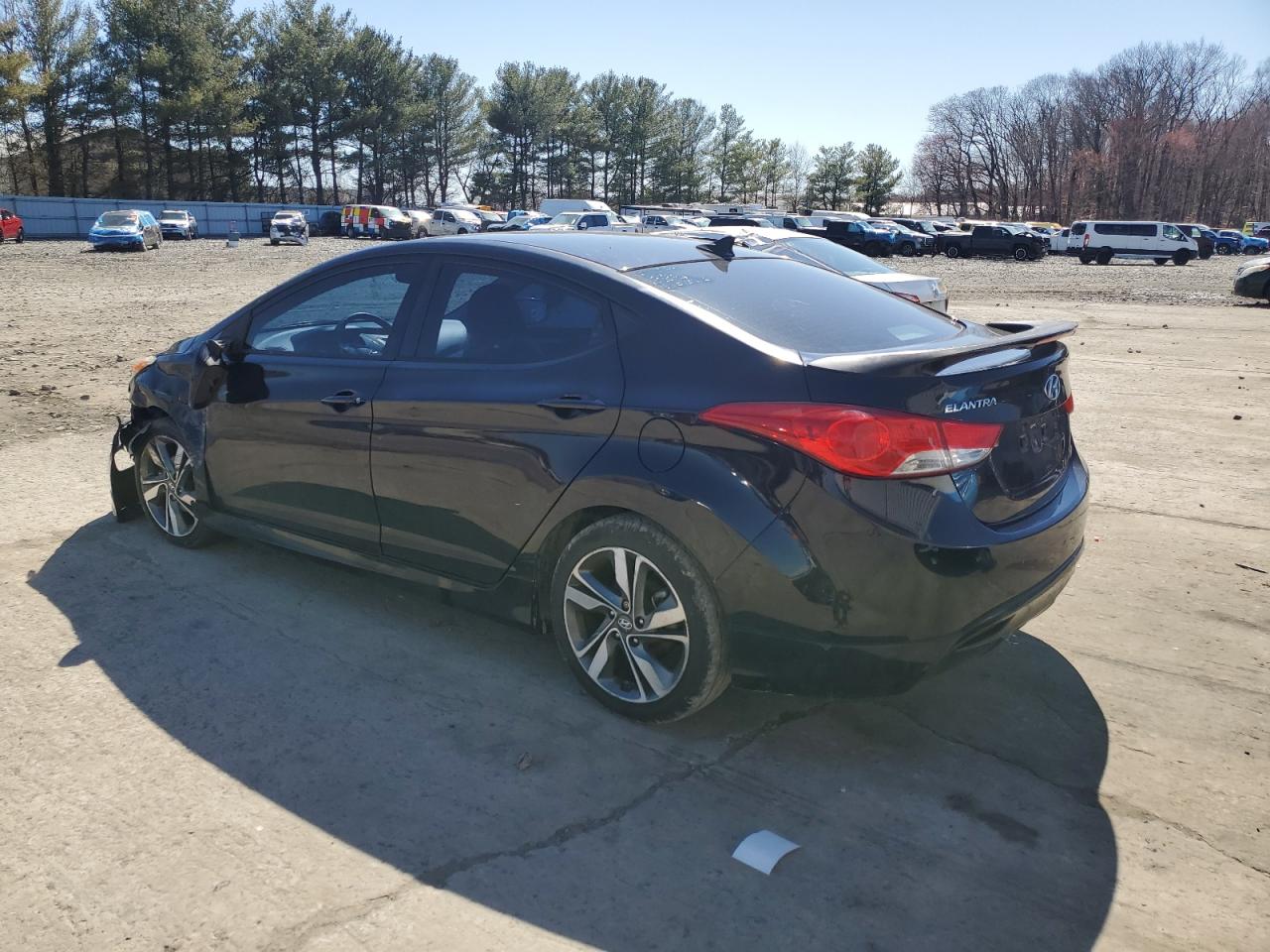 2013 Hyundai Elantra - Image 2