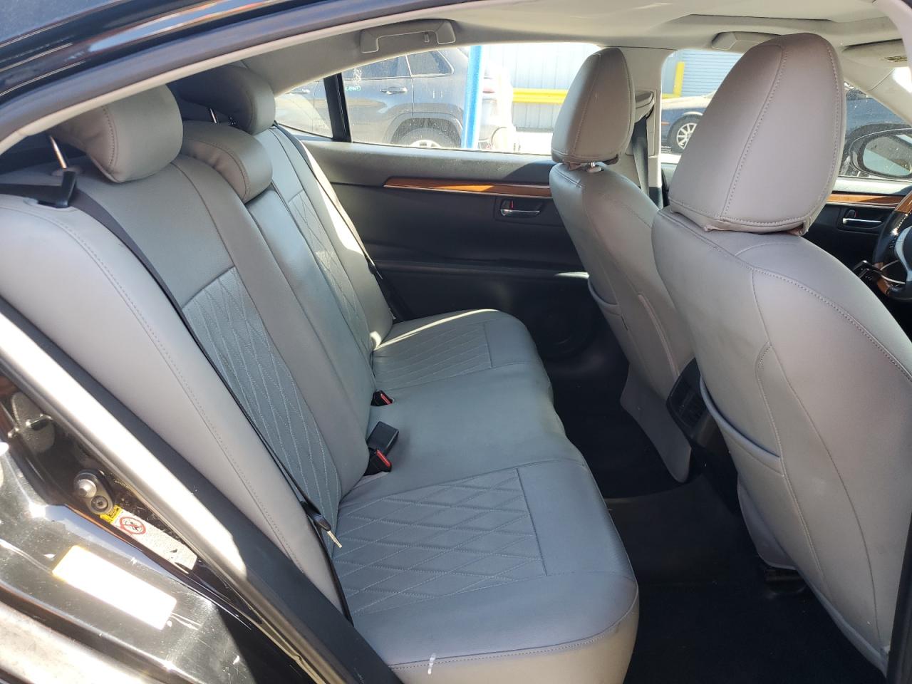 2013 Lexus ES - Image 10