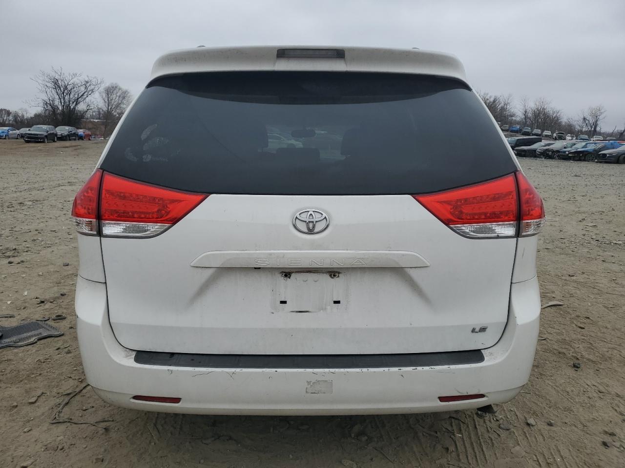 2011 Toyota Sienna - Image 6