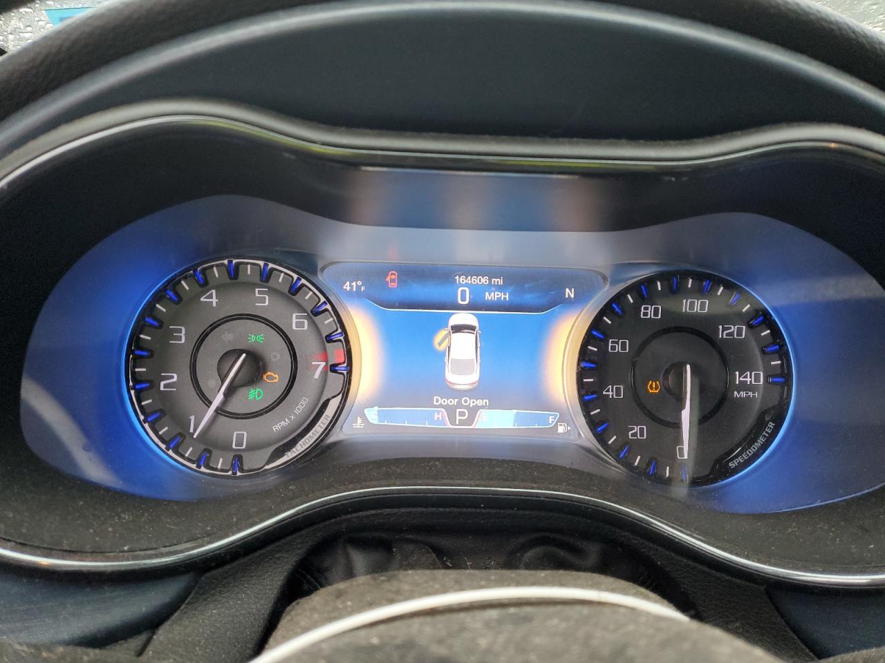 2015 Chrysler 200 - Image 9