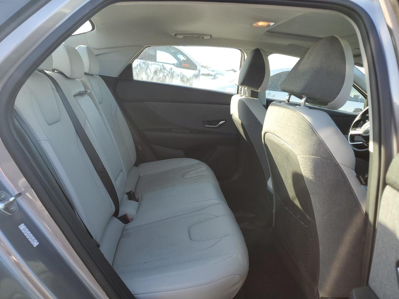 2022 Hyundai Elantra - Image 10