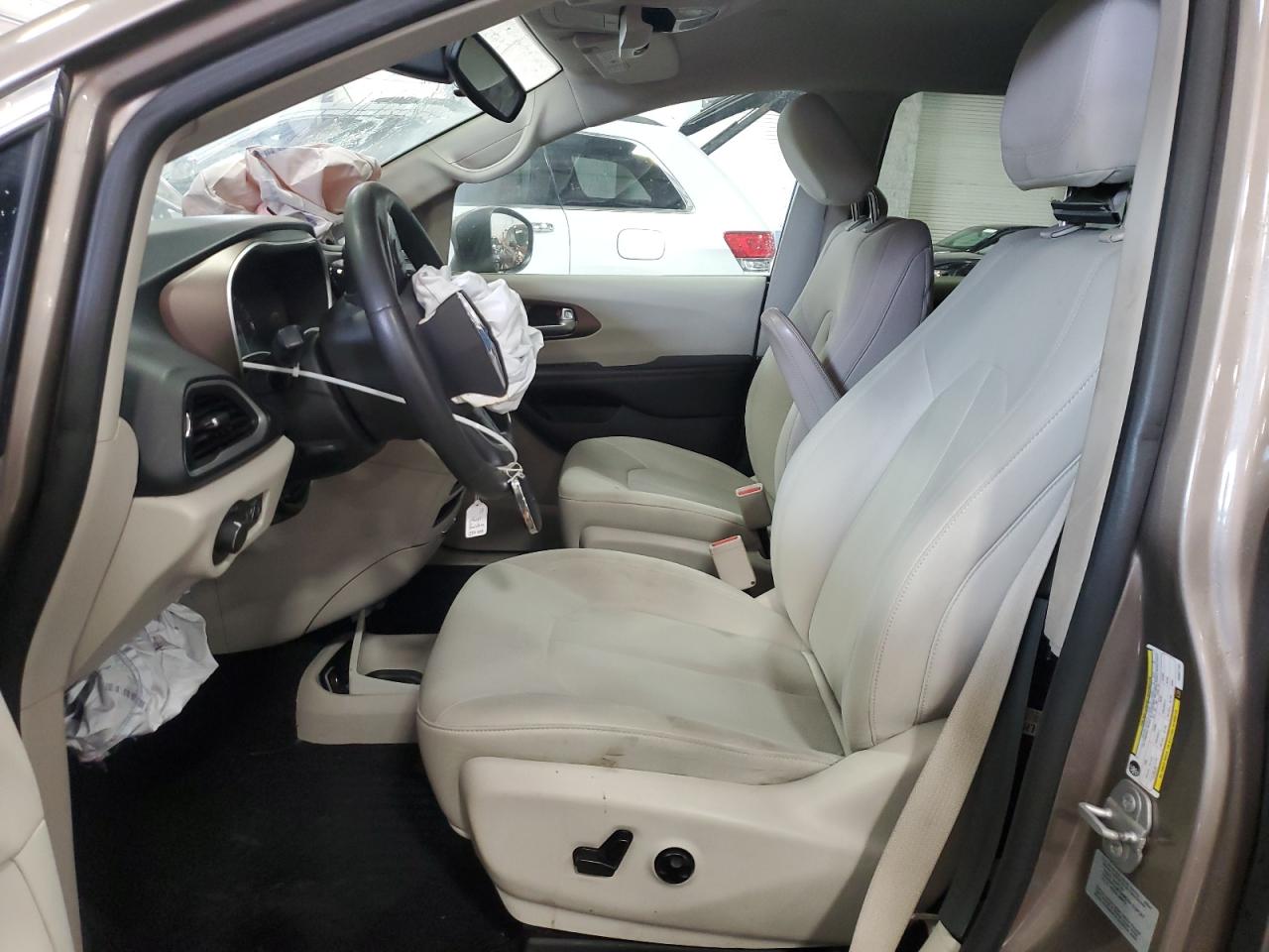 2017 Chrysler Pacifica - Image 7