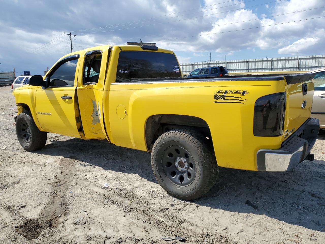 2007 Chevrolet Silverado - Image 2