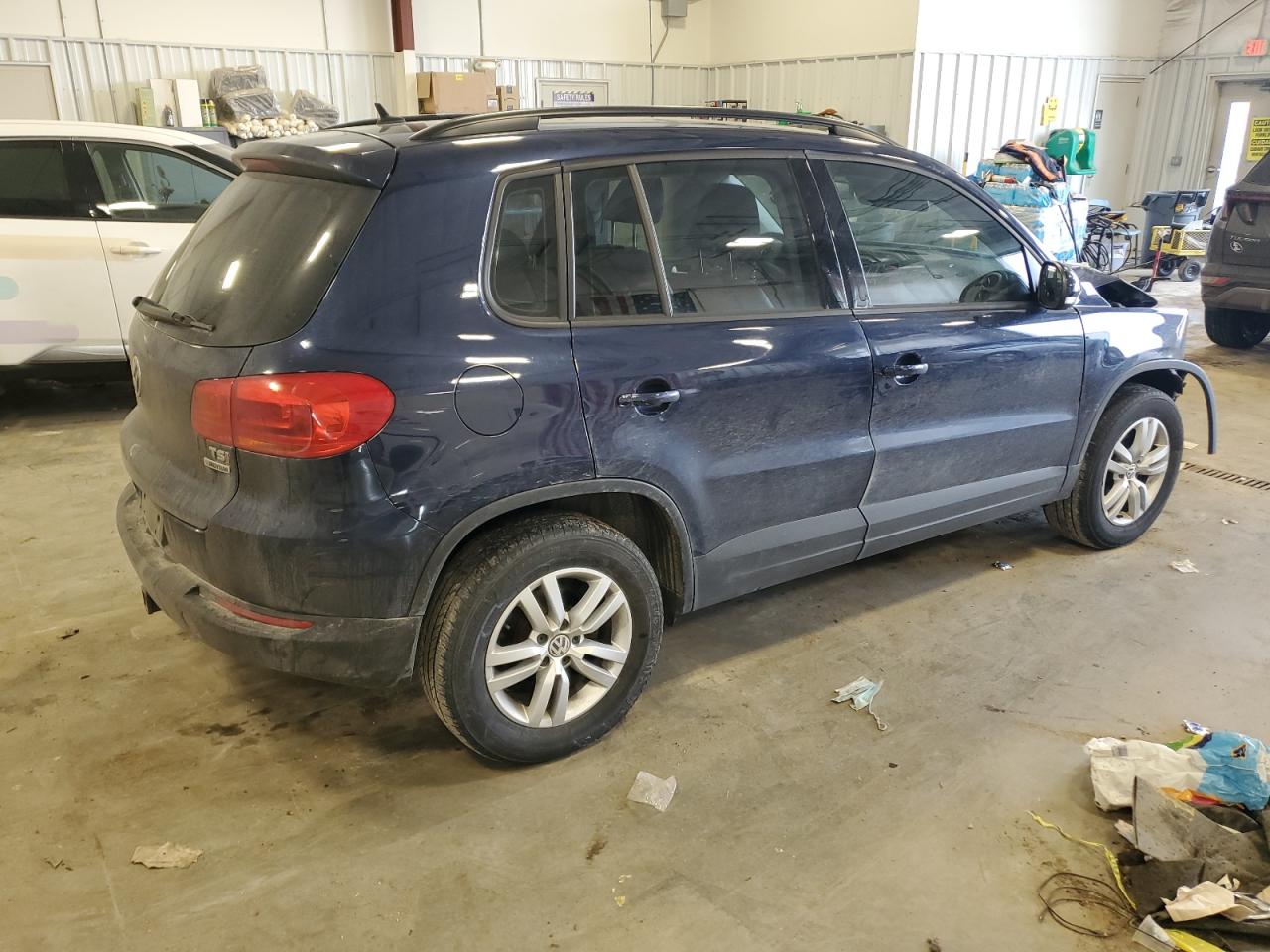 2016 Volkswagen Tiguan - Image 3