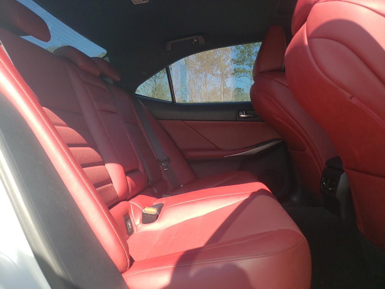 2015 Lexus IS - Image 10