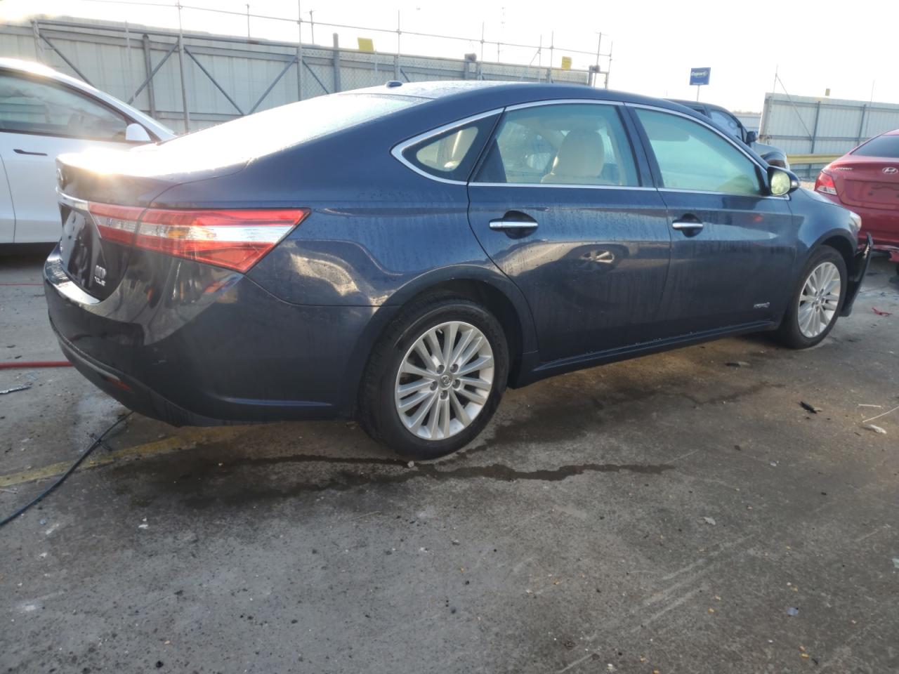 2014 Toyota Avalon - Image 3