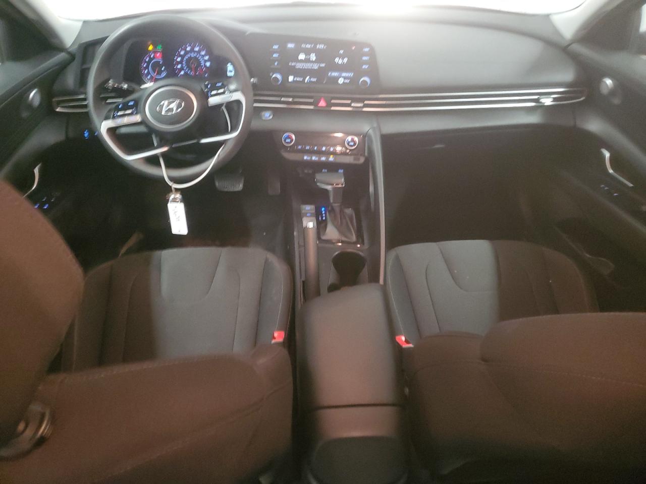 2023 Hyundai Elantra - Image 8