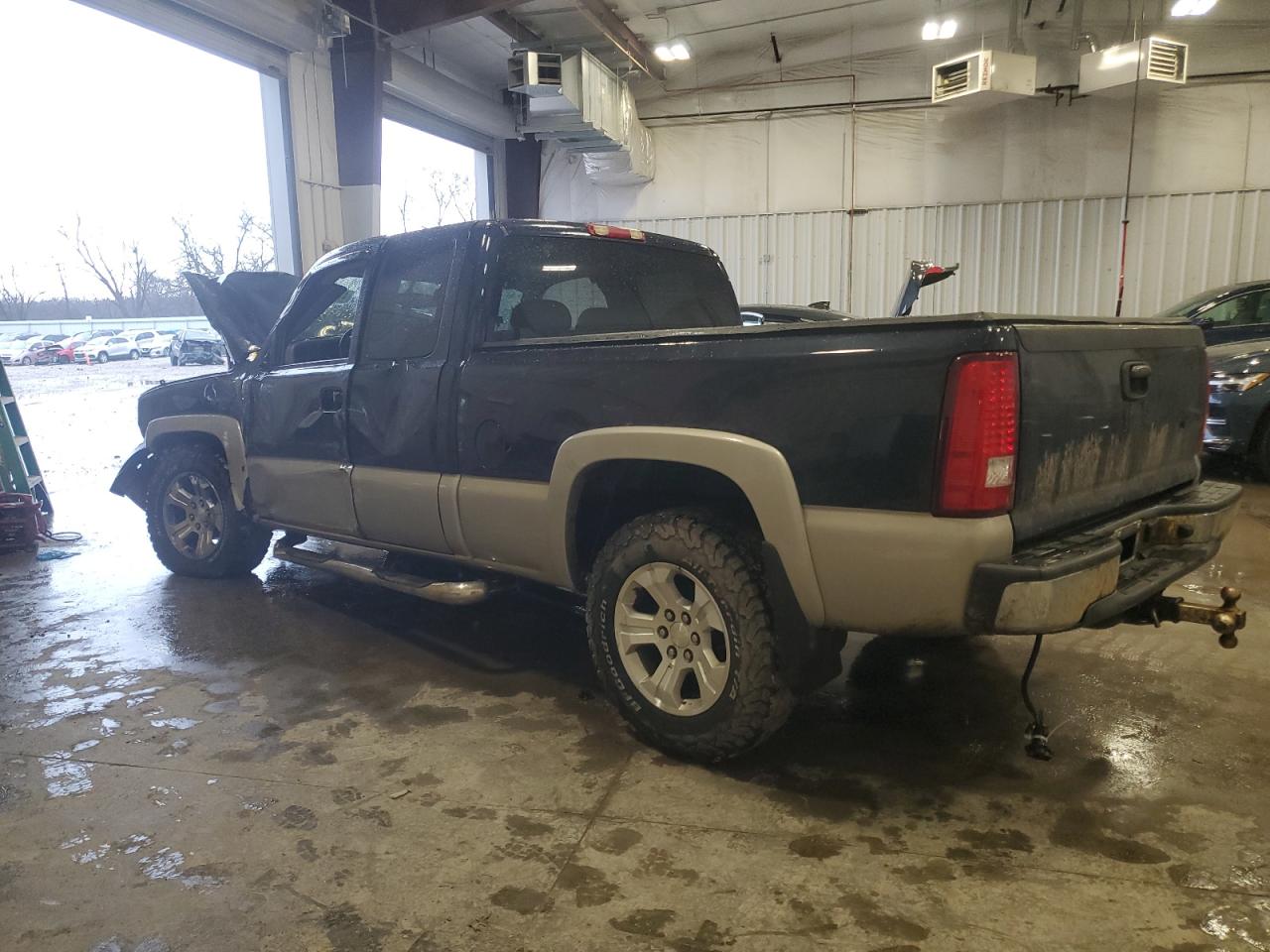 2006 Chevrolet Silverado - Image 2
