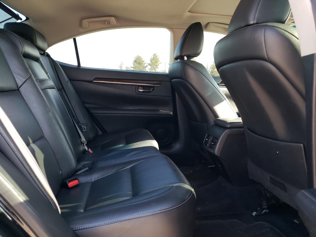 2015 Lexus ES - Image 11