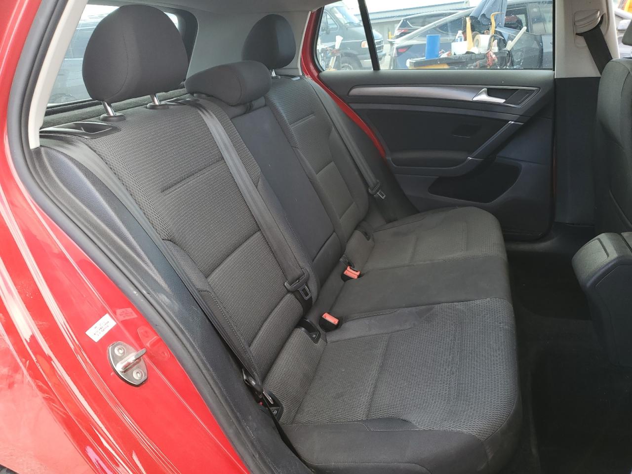 2019 Volkswagen Golf - Image 10