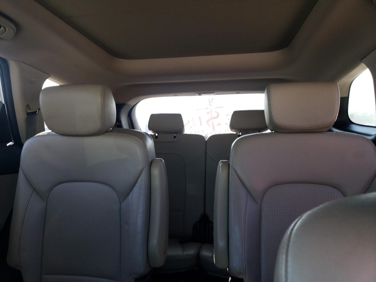 2013 Hyundai Santa Fe - Image 10