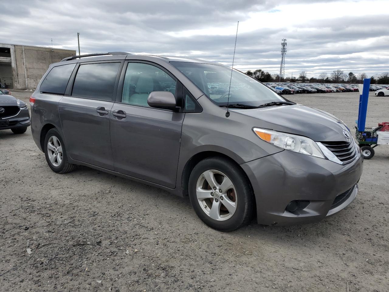 2013 Toyota Sienna - Image 4