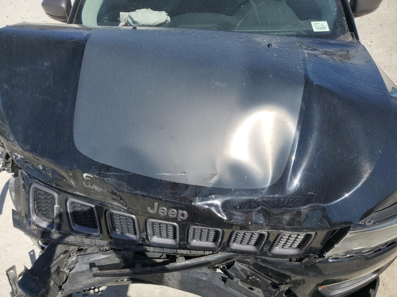 2019 Jeep Compass - Image 13