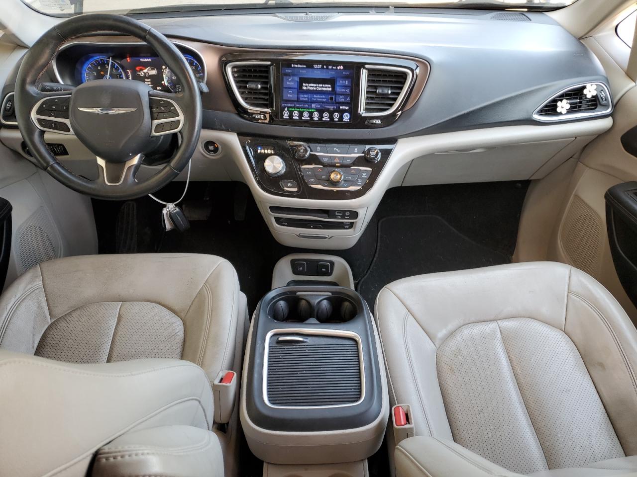 2017 Chrysler Pacifica - Image 8