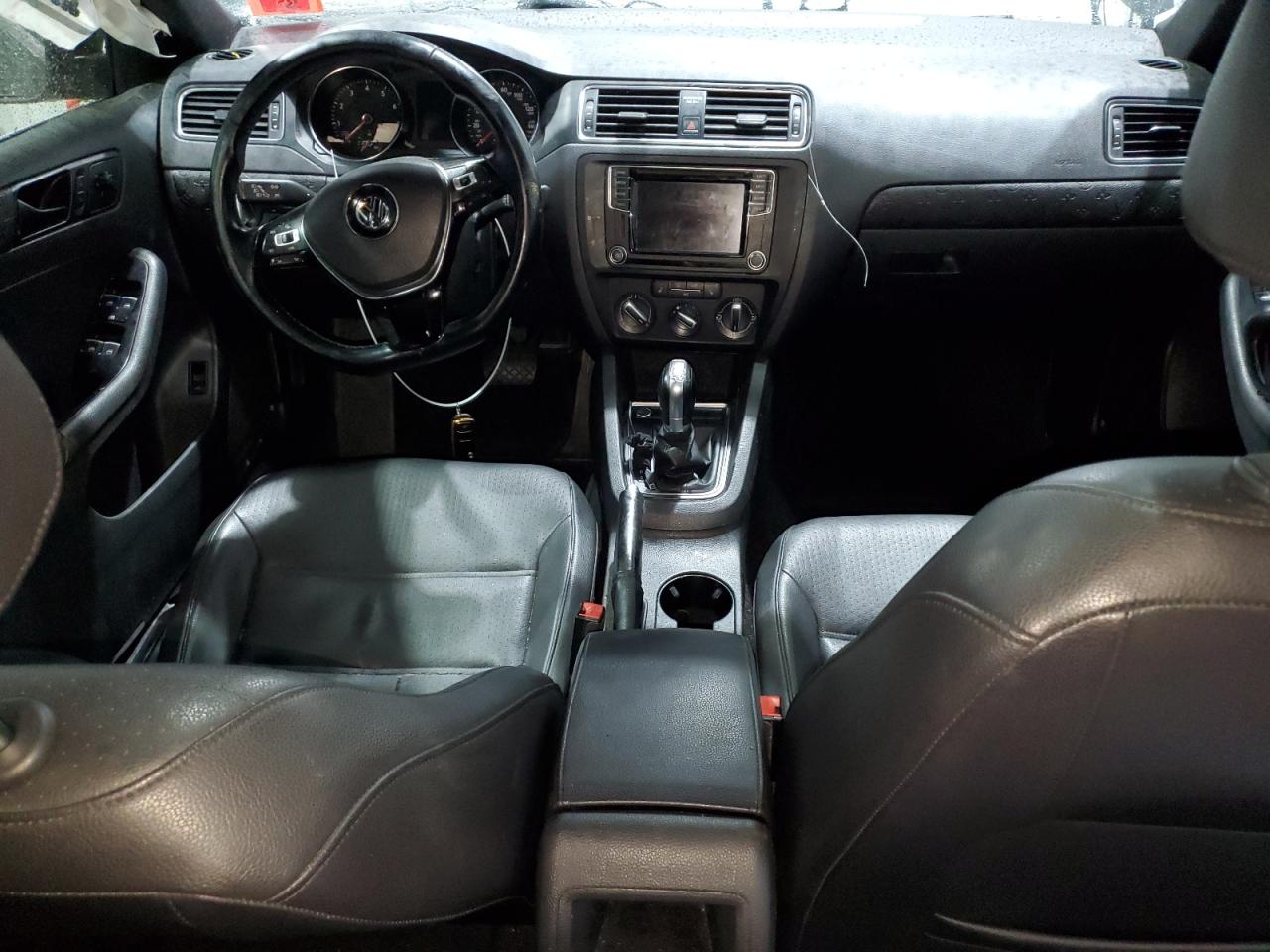 2017 Volkswagen Jetta - Image 8