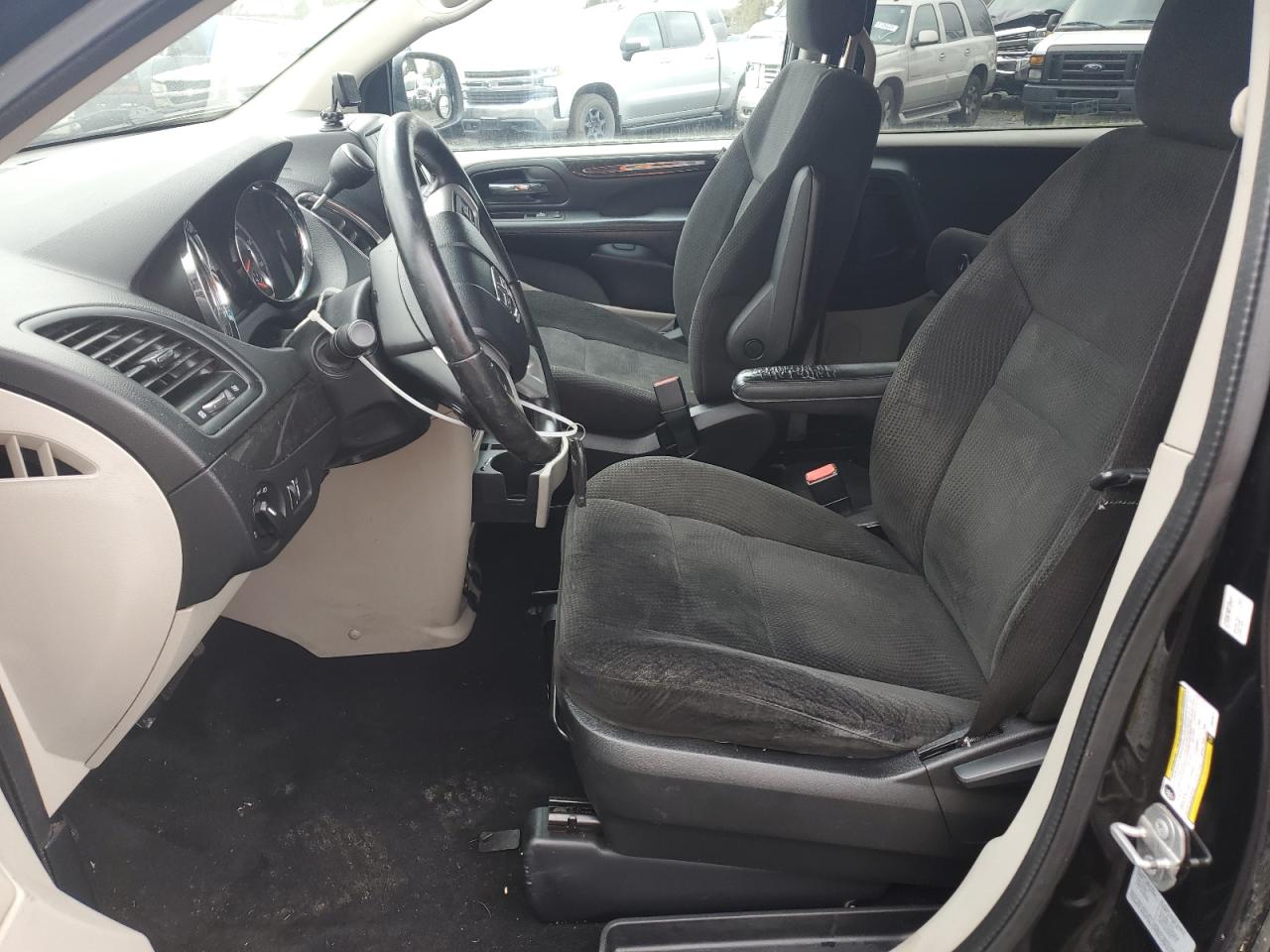 2017 Dodge Caravan - Image 7