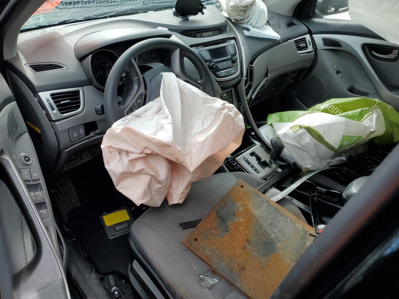 2013 Hyundai Elantra - Image 8