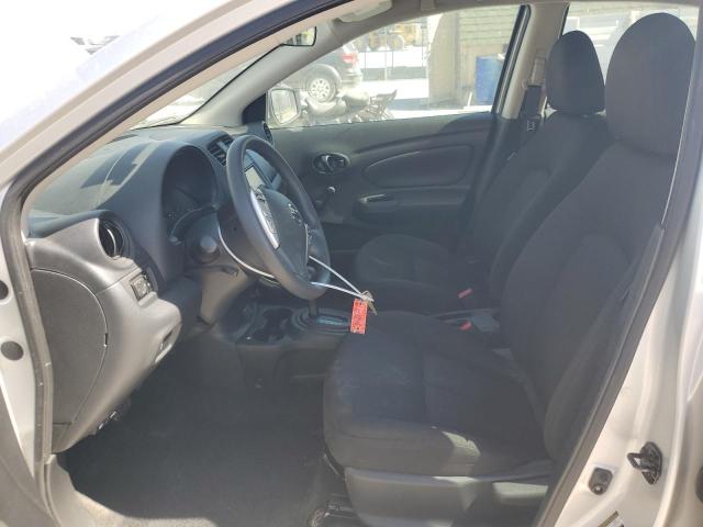 NISSAN VERSA 2019 Серебристый