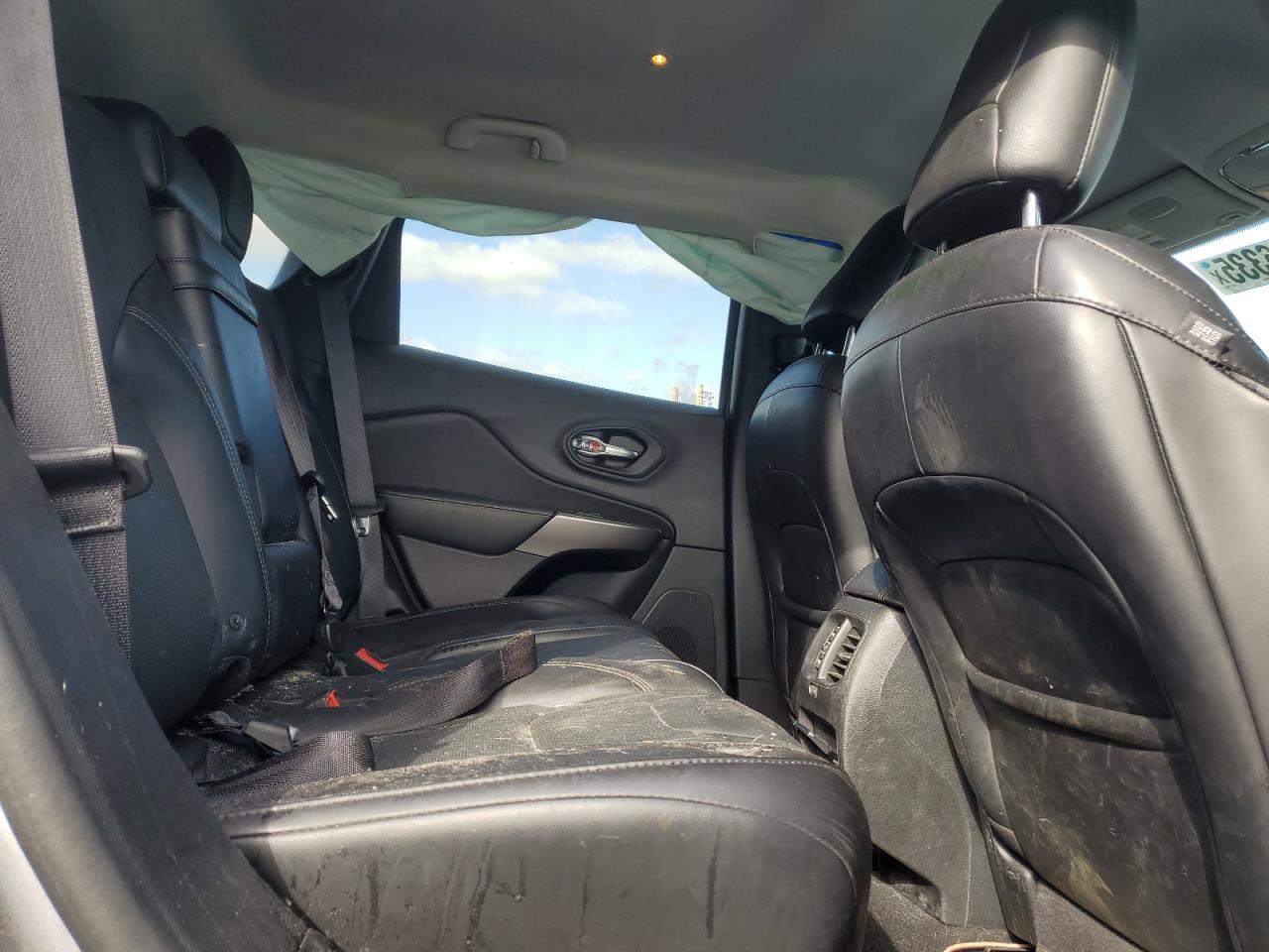 2019 Jeep Grand Cherokee - Image 11