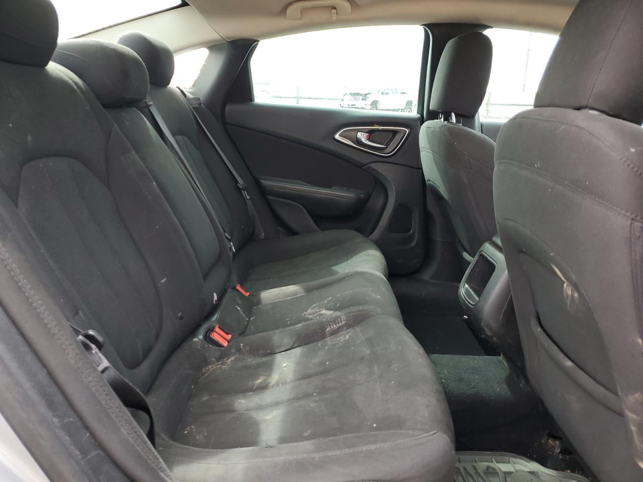 2015 Chrysler 200 - Image 10