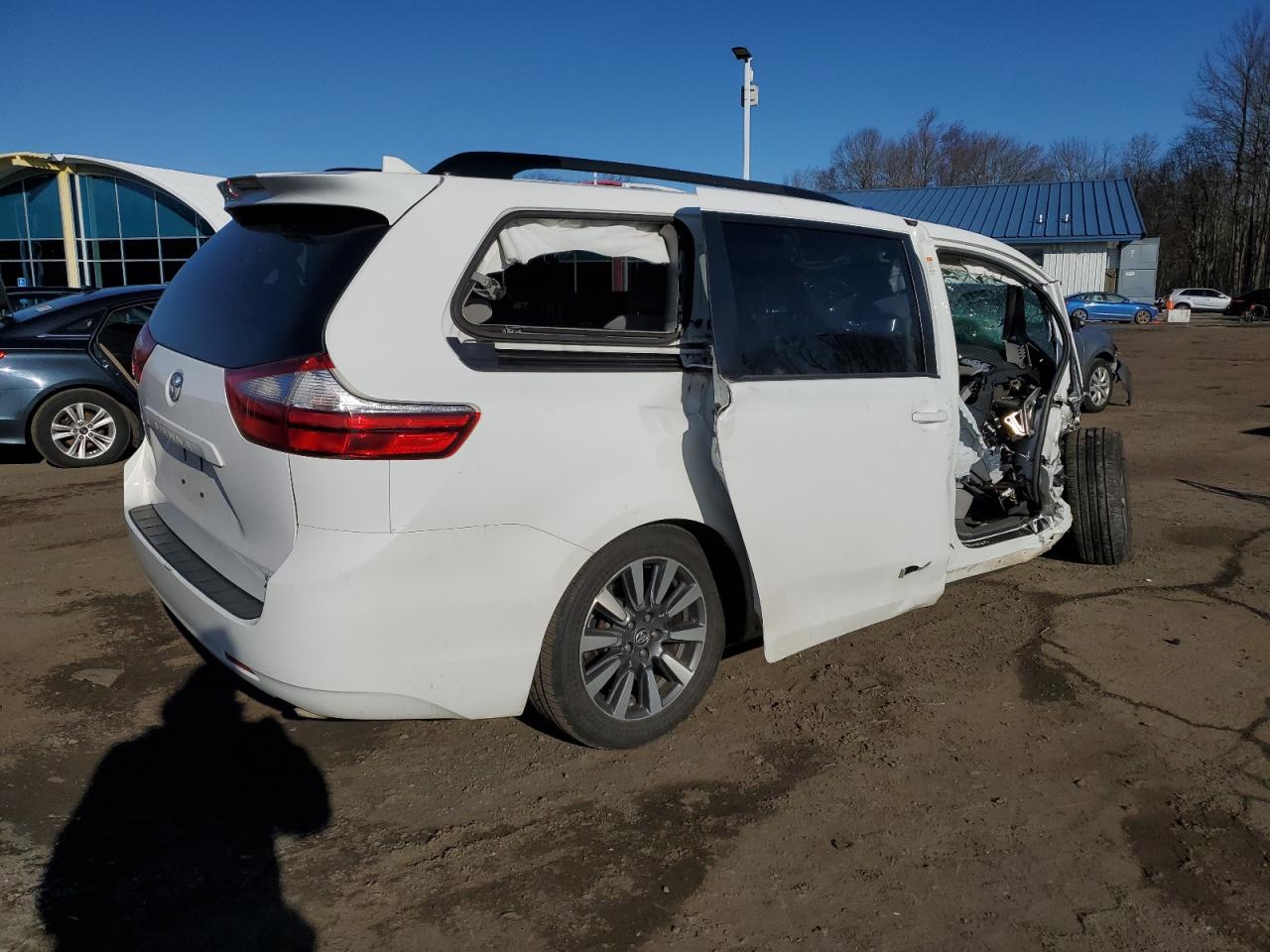 2019 Toyota Sienna - Image 3