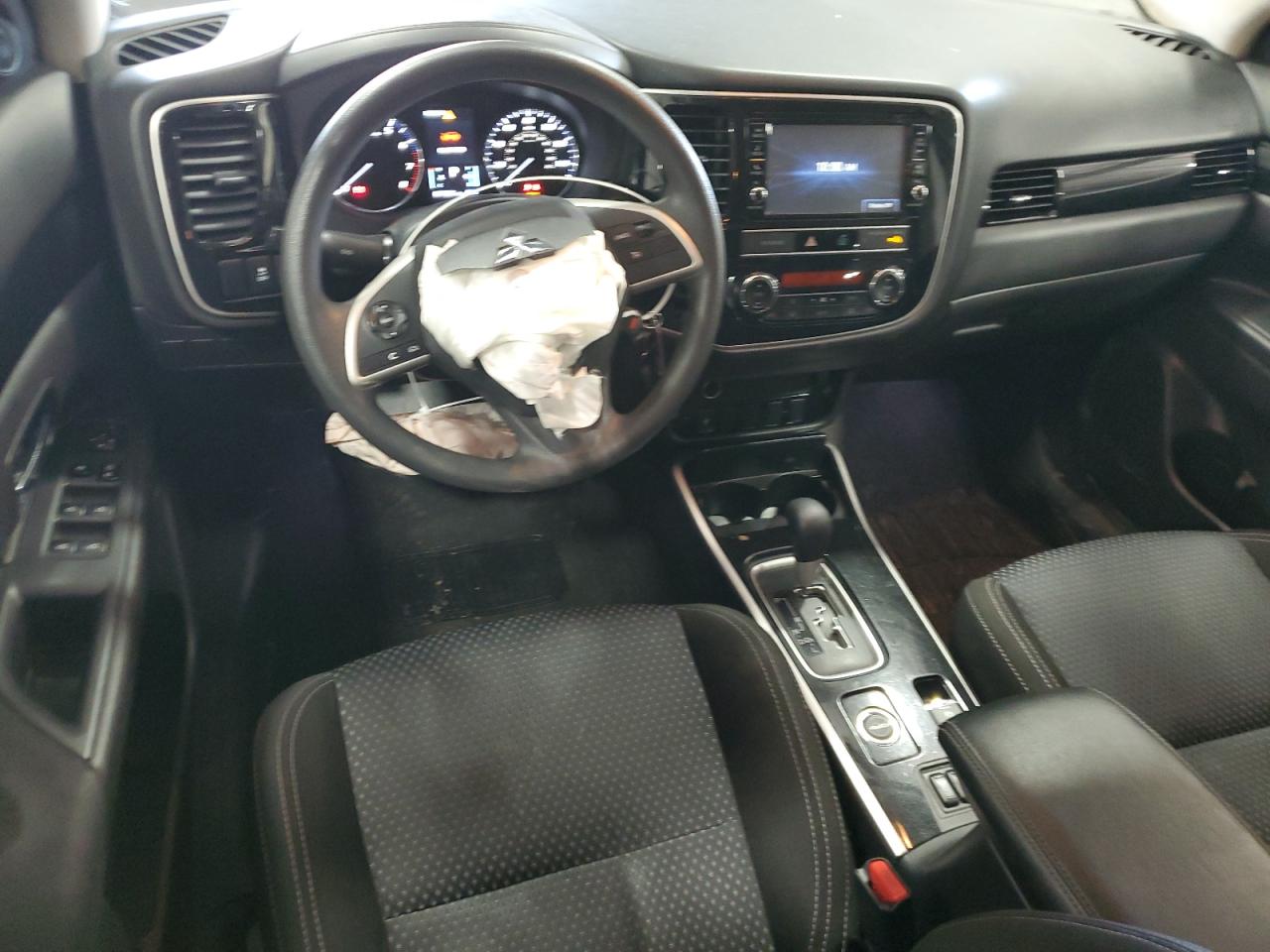 2019 Mitsubishi Outlander - Image 8