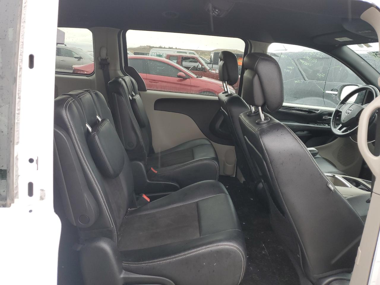 2019 Dodge Caravan - Image 11