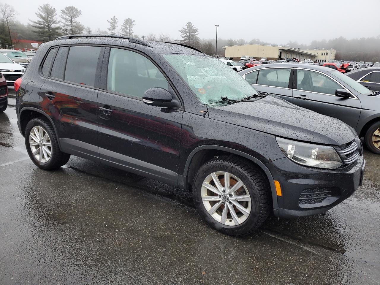 2017 Volkswagen Tiguan - Image 4