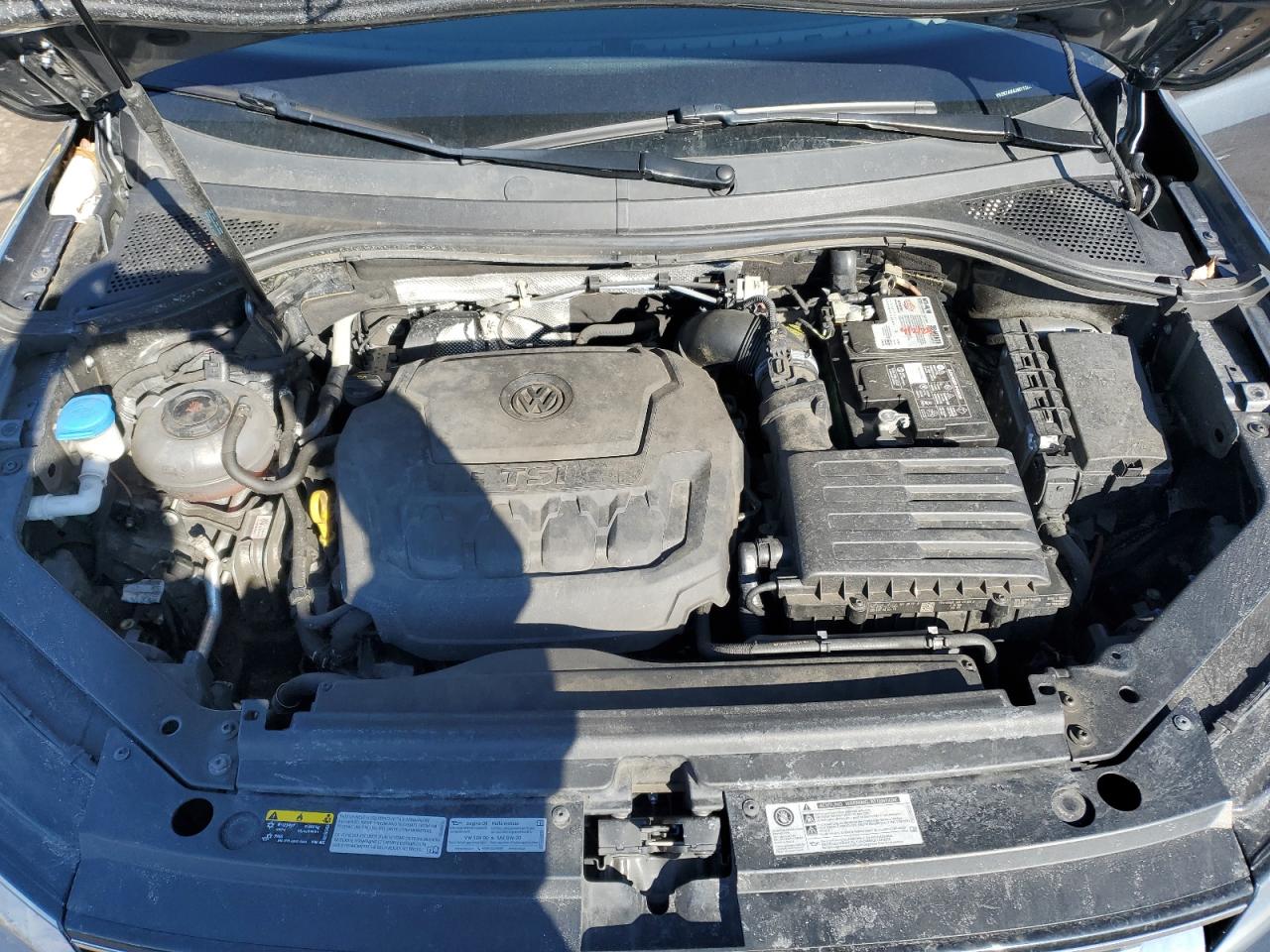 2018 Volkswagen Tiguan - Image 12