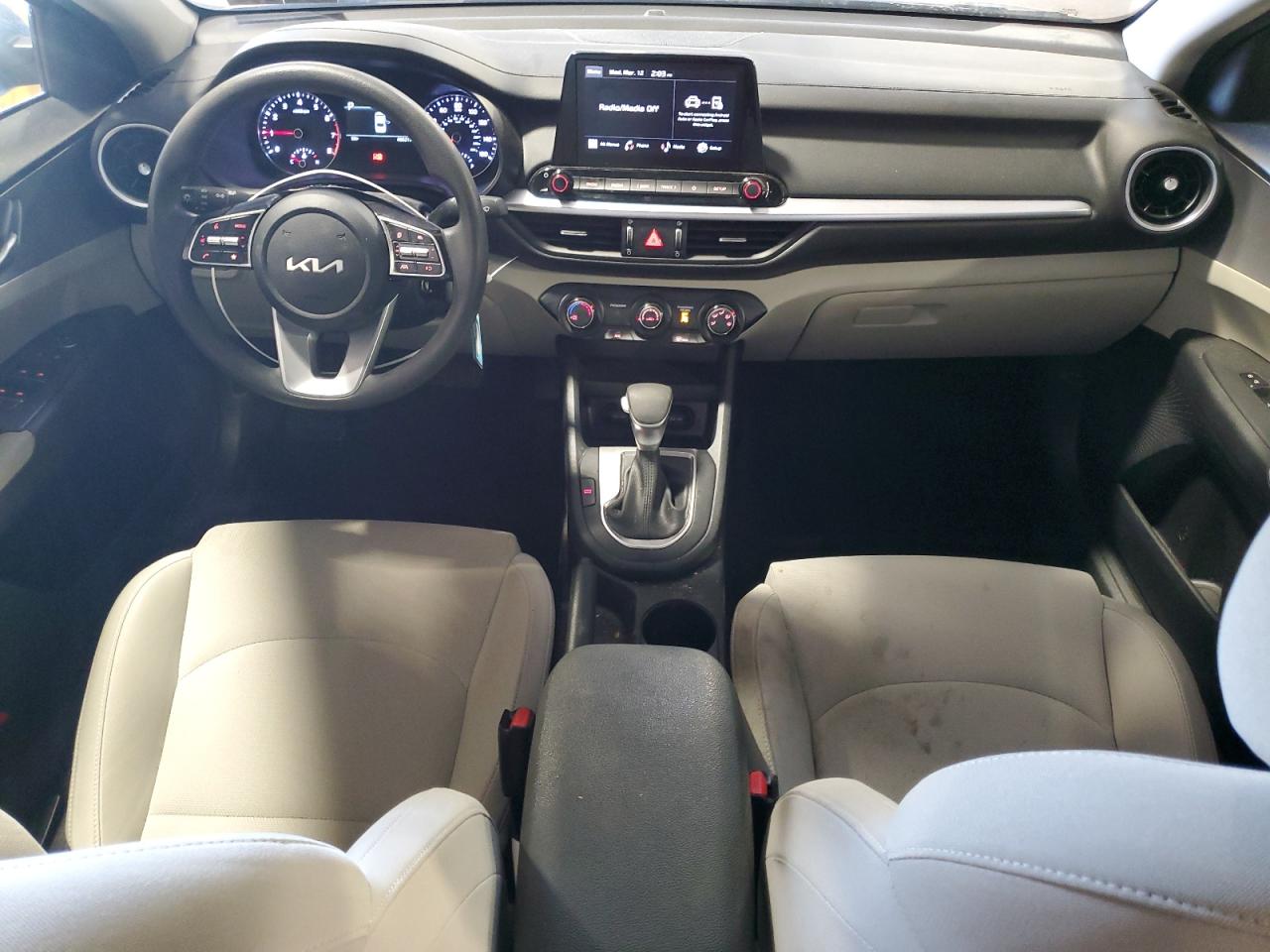 2022 Kia Forte - Image 8