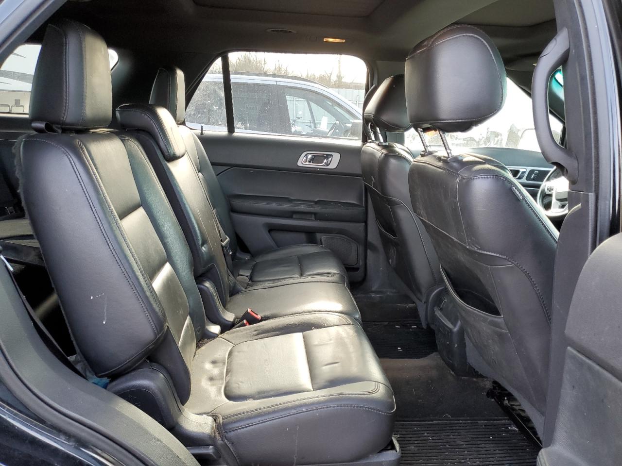 2015 Ford Explorer - Image 11