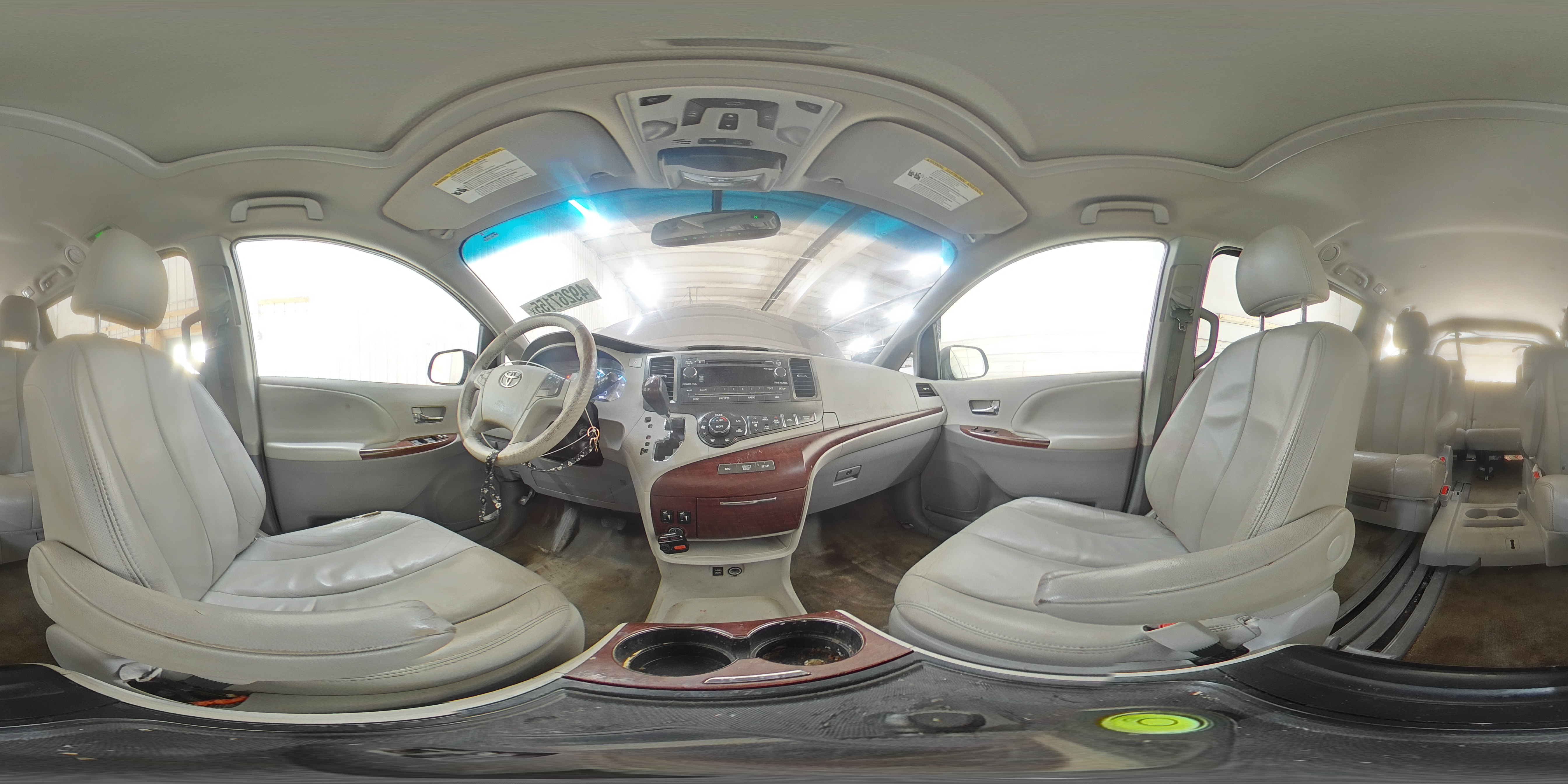 2013 Toyota Sienna - Image 14