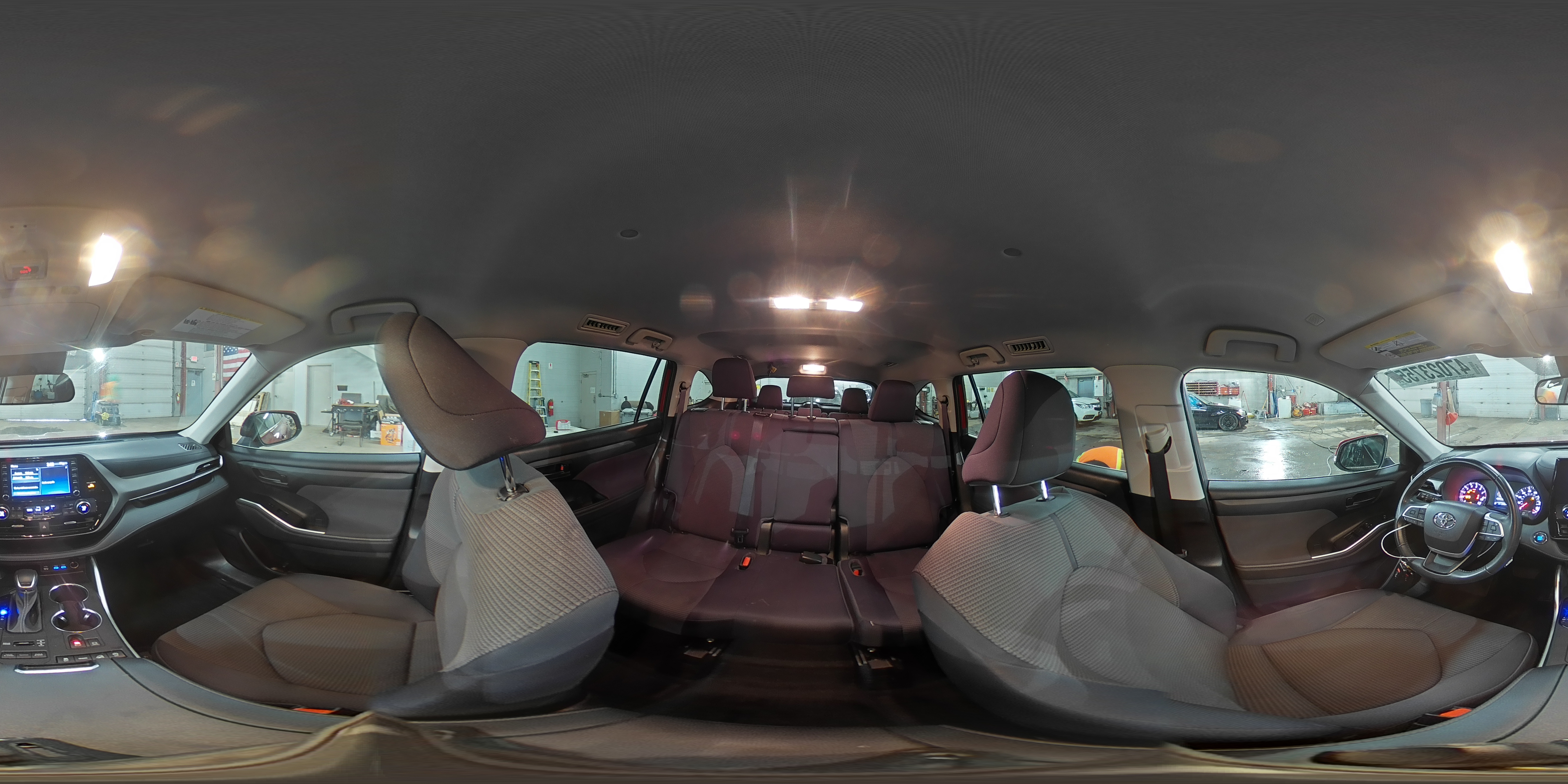 2022 Toyota Highlander - Image 15