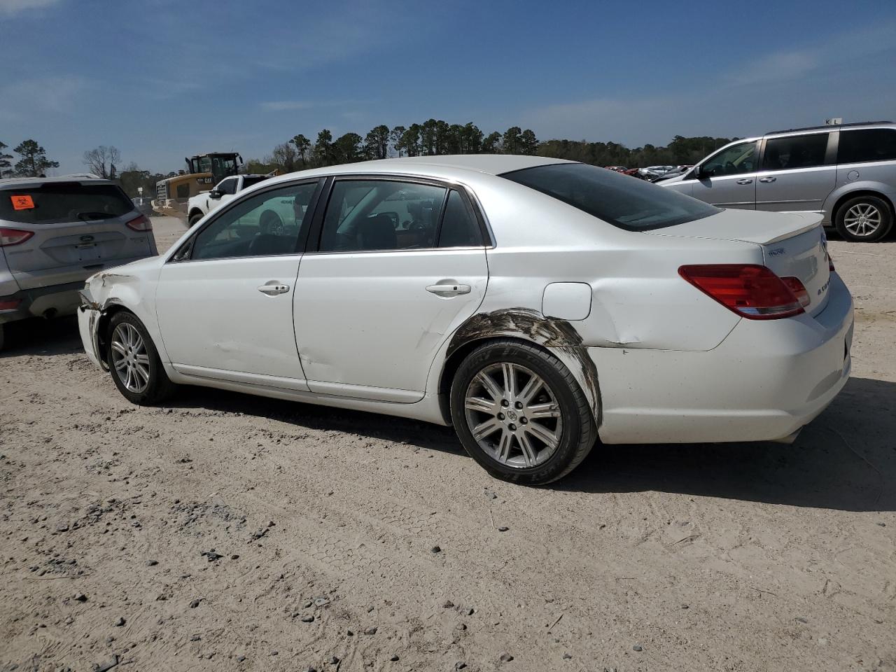 2005 Toyota Avalon - Image 2