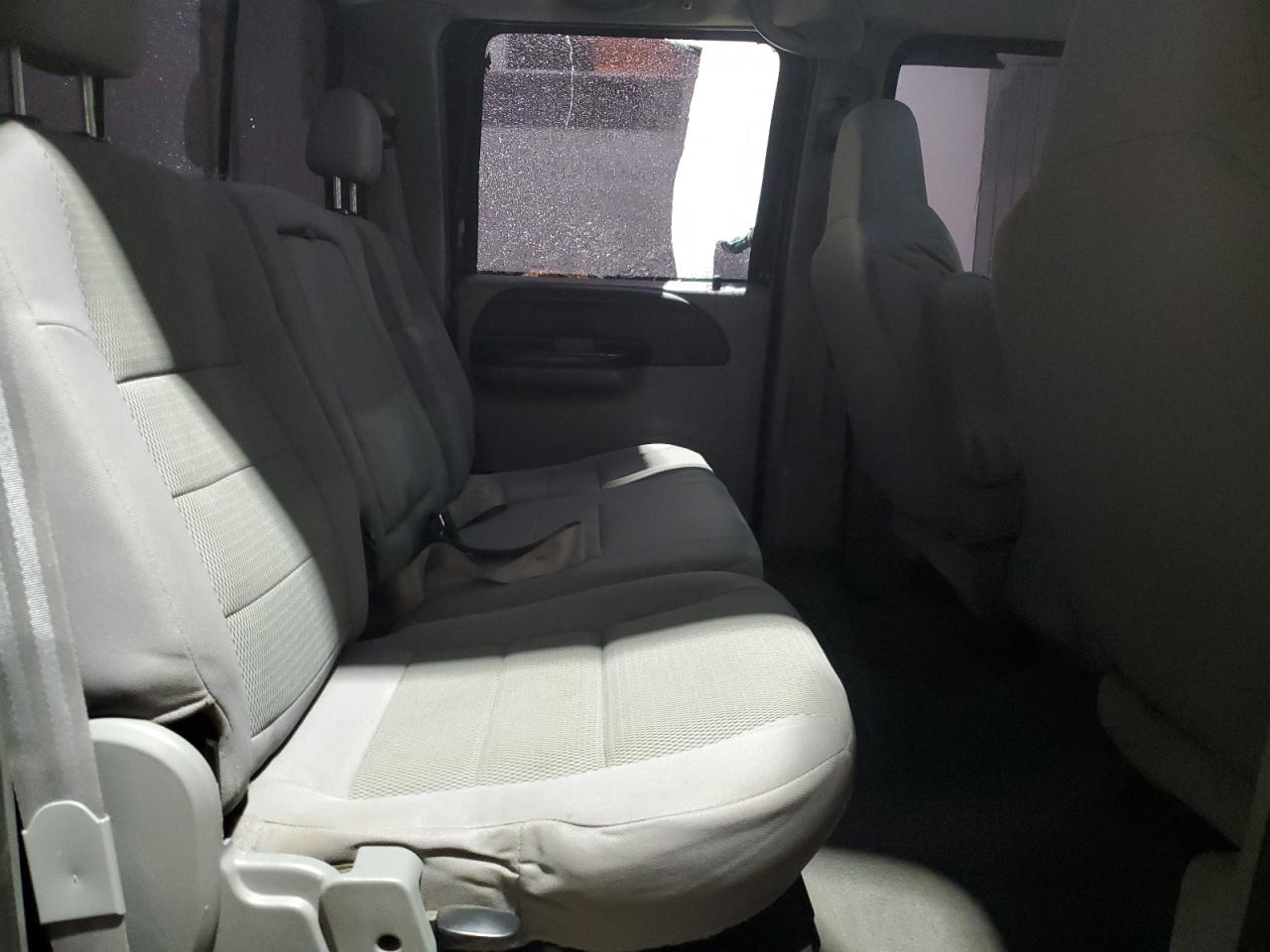 2006 Ford F250 - Image 10