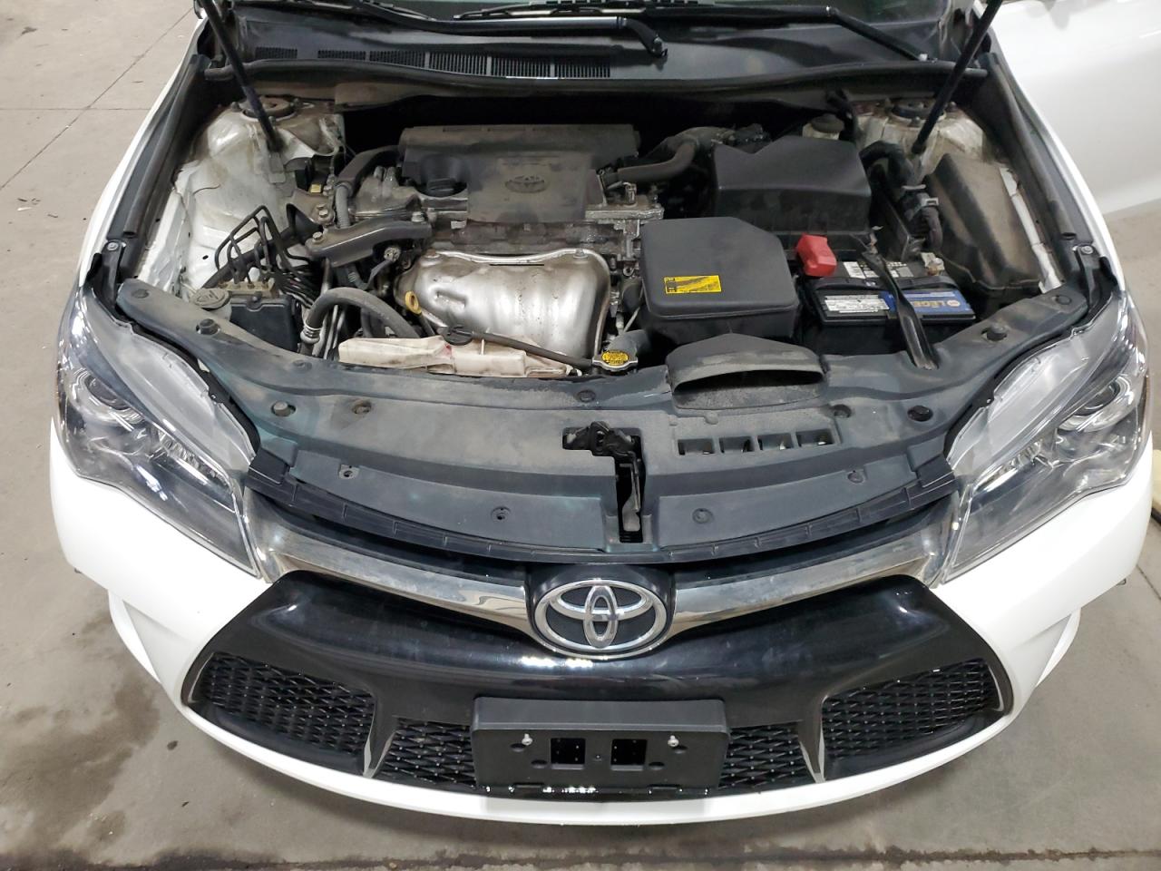 2015 Toyota Camry - Image 12