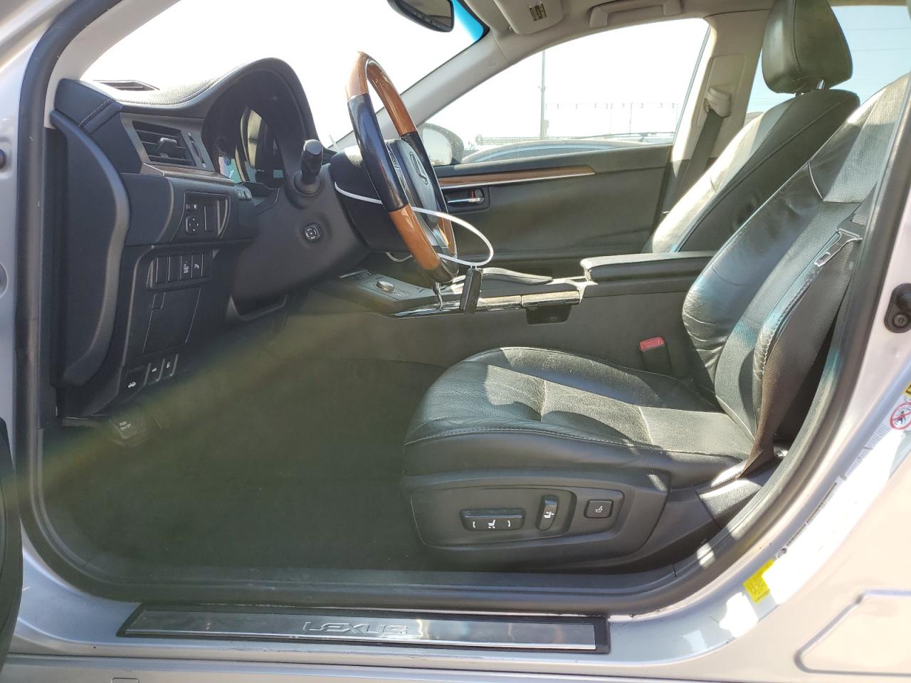2014 Lexus ES - Image 7