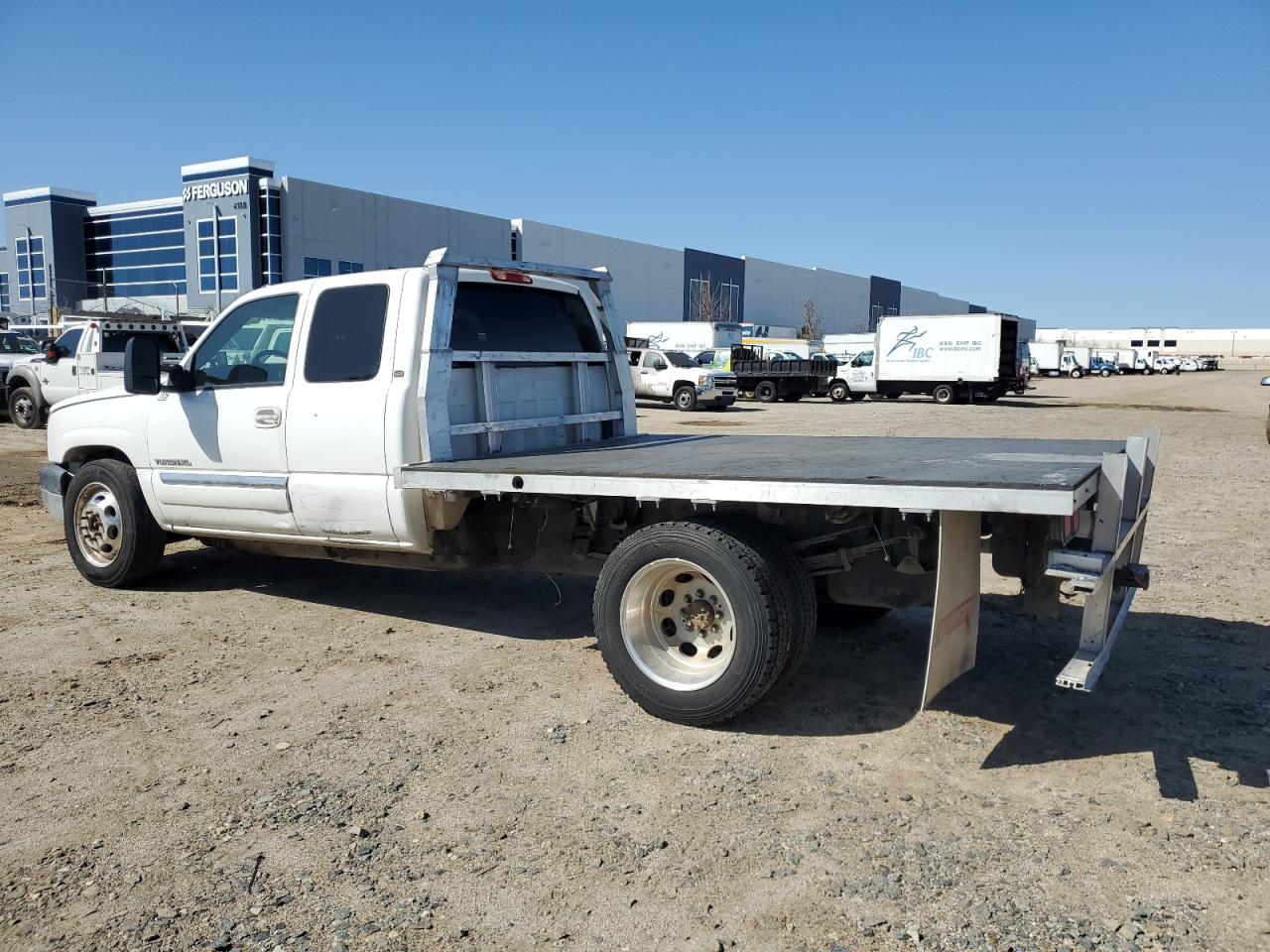 2006 Chevrolet Silverado - Image 2