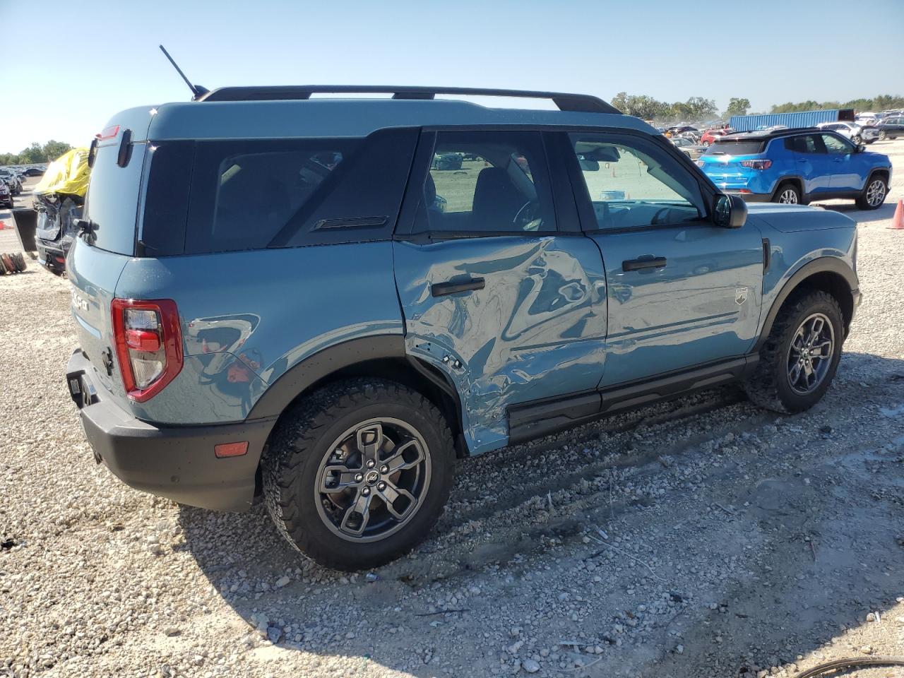 2023 Ford Bronco - Image 3
