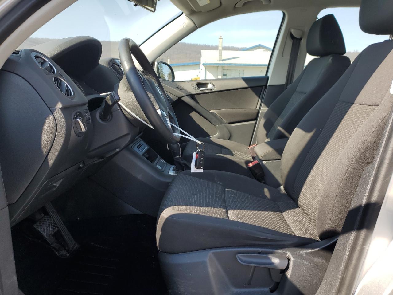2017 Volkswagen Tiguan - Image 7