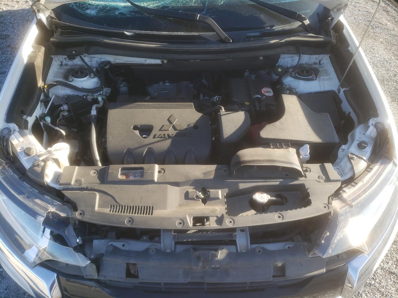 2017 Mitsubishi Outlander - Image 13