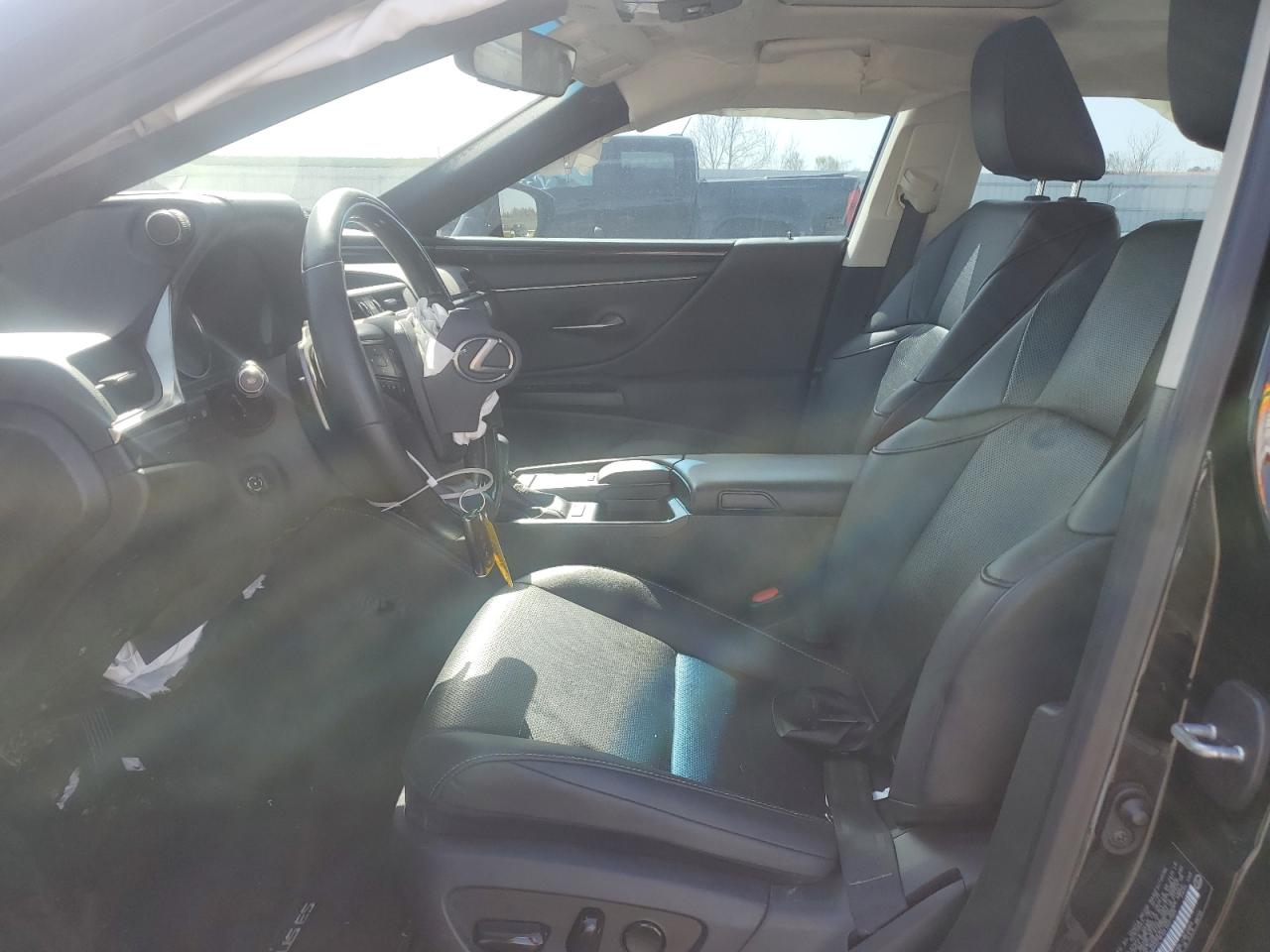 2020 Lexus ES - Image 7