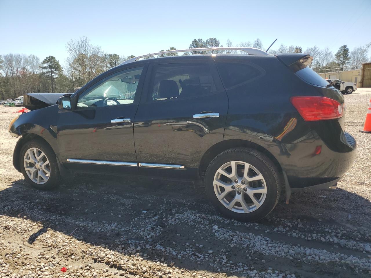 2011 Nissan Rogue - Image 2