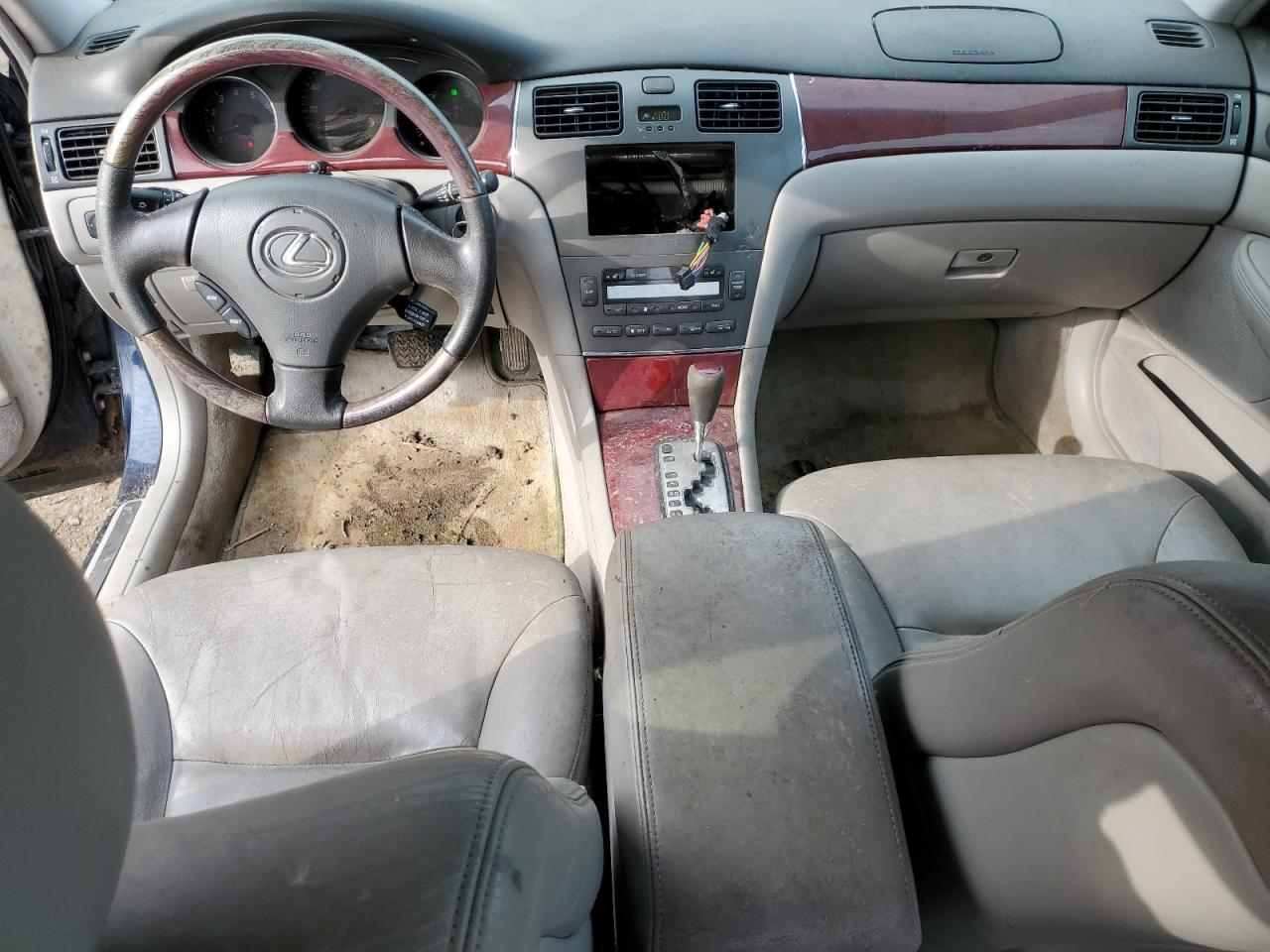 2002 Lexus ES - Image 8